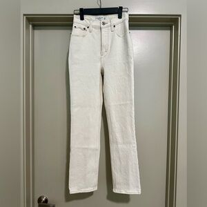 Abercrombie Curve Love Ultra High Rise 90’s Straight White Jeans